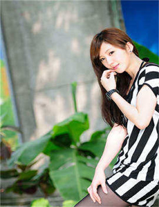 《女友年轻的继牳2-下贱妓女抽打扒开打花蒂》